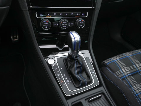 Volkswagen Golf 1.4 TSI PHEV GTE (Plug-in) (INCL-BTW) Aut. *PANO | ADAPTIVE-CRUISE | FULL-LED | DIGI-COCKPIT | BLINDSPOT | HEATED-SPORTSEATS | KEYLESS | NAVI-FULLMAP | AMBIENTLIGHT | SHIFTPADDLES | PRIVACY-GLASS | ECC | PDC | 18''ALU*