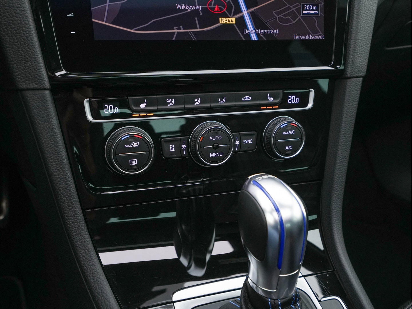 Volkswagen Golf 1.4 TSI PHEV GTE (Plug-in) (INCL-BTW) Aut. *PANO | ADAPTIVE-CRUISE | FULL-LED | DIGI-COCKPIT | BLINDSPOT | HEATED-SPORTSEATS | KEYLESS | NAVI-FULLMAP | AMBIENTLIGHT | SHIFTPADDLES | PRIVACY-GLASS | ECC | PDC | 18''ALU*