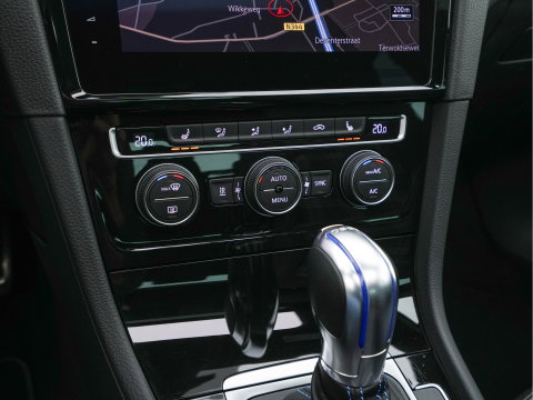 Volkswagen Golf 1.4 TSI PHEV GTE (Plug-in) (INCL-BTW) Aut. *PANO | ADAPTIVE-CRUISE | FULL-LED | DIGI-COCKPIT | BLINDSPOT | HEATED-SPORTSEATS | KEYLESS | NAVI-FULLMAP | AMBIENTLIGHT | SHIFTPADDLES | PRIVACY-GLASS | ECC | PDC | 18''ALU*
