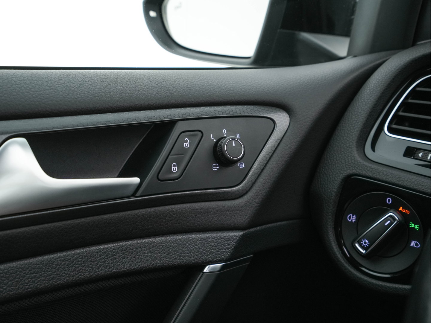 Volkswagen Golf 1.4 TSI PHEV GTE (Plug-in) (INCL-BTW) Aut. *PANO | ADAPTIVE-CRUISE | FULL-LED | DIGI-COCKPIT | BLINDSPOT | HEATED-SPORTSEATS | KEYLESS | NAVI-FULLMAP | AMBIENTLIGHT | SHIFTPADDLES | PRIVACY-GLASS | ECC | PDC | 18''ALU*