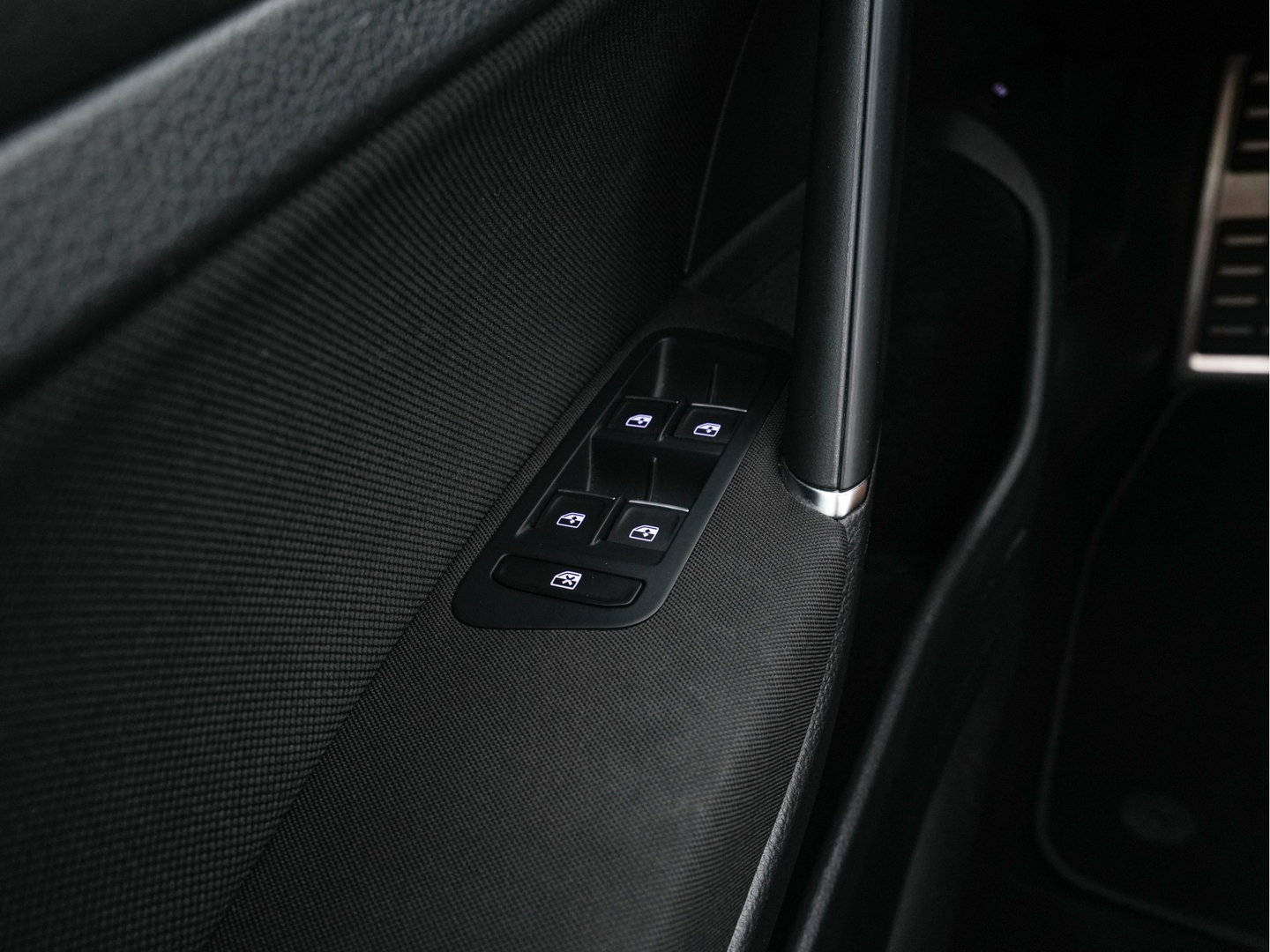 Volkswagen Golf 1.4 TSI PHEV GTE (Plug-in) (INCL-BTW) Aut. *PANO | ADAPTIVE-CRUISE | FULL-LED | DIGI-COCKPIT | BLINDSPOT | HEATED-SPORTSEATS | KEYLESS | NAVI-FULLMAP | AMBIENTLIGHT | SHIFTPADDLES | PRIVACY-GLASS | ECC | PDC | 18''ALU*