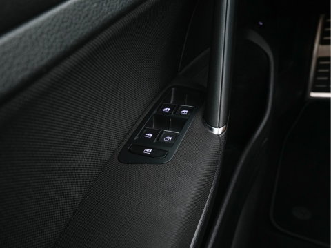Volkswagen Golf 1.4 TSI PHEV GTE (Plug-in) (INCL-BTW) Aut. *PANO | ADAPTIVE-CRUISE | FULL-LED | DIGI-COCKPIT | BLINDSPOT | HEATED-SPORTSEATS | KEYLESS | NAVI-FULLMAP | AMBIENTLIGHT | SHIFTPADDLES | PRIVACY-GLASS | ECC | PDC | 18''ALU*