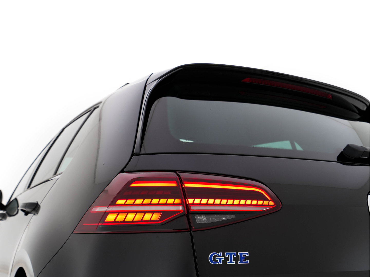Volkswagen Golf 1.4 TSI PHEV GTE (Plug-in) (INCL-BTW) Aut. *PANO | ADAPTIVE-CRUISE | FULL-LED | DIGI-COCKPIT | BLINDSPOT | HEATED-SPORTSEATS | KEYLESS | NAVI-FULLMAP | AMBIENTLIGHT | SHIFTPADDLES | PRIVACY-GLASS | ECC | PDC | 18''ALU*