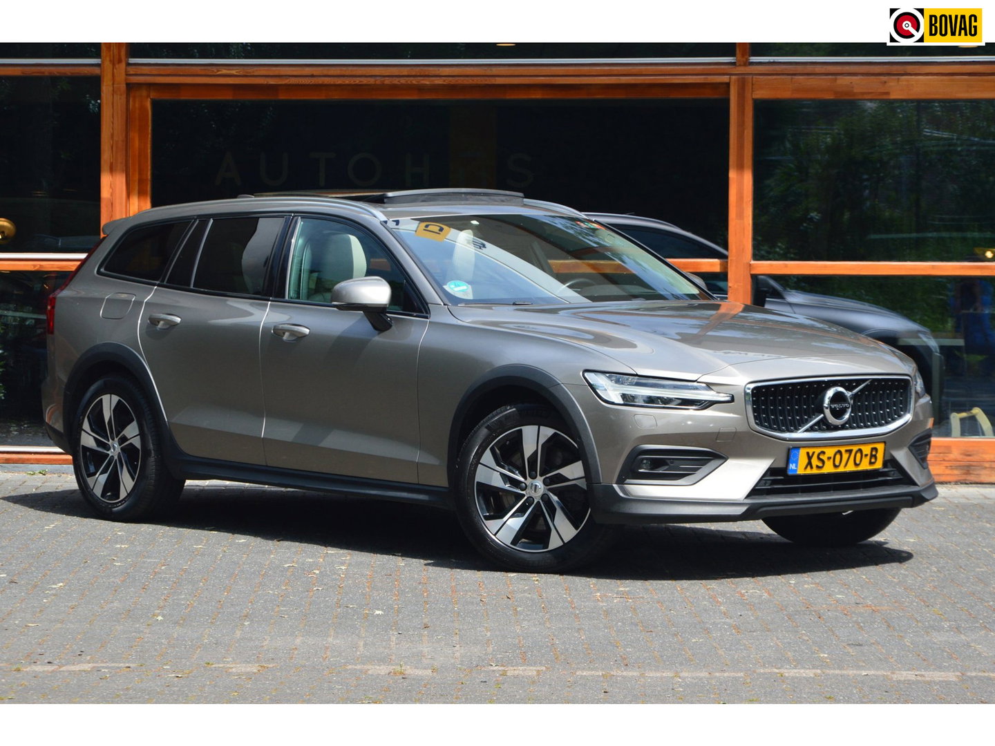 Volvo V60 Cross Country D4 AWD Intro Edition | Head-Up | Panoramadak | Harman/Kardon | Stoel + Stuur Verwarming | BLIS |