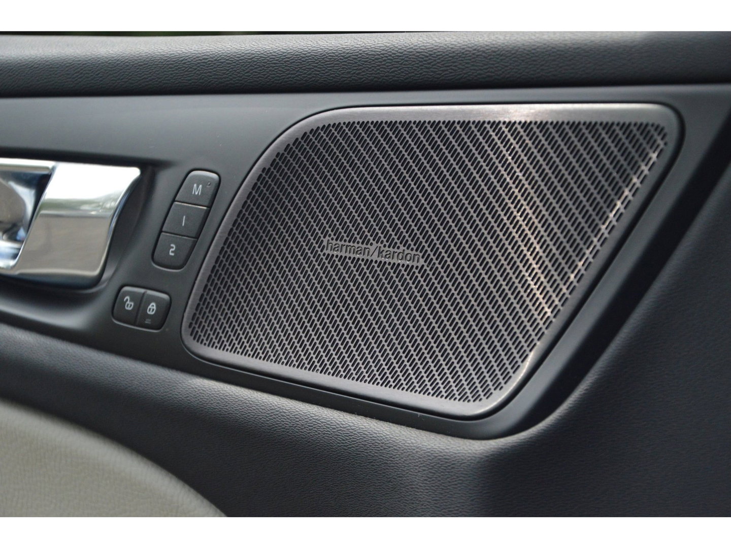Volvo V60 Cross Country D4 AWD Intro Edition | Head-Up | Panoramadak | Harman/Kardon | Stoel + Stuur Verwarming | BLIS |