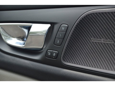 Volvo V60 Cross Country D4 AWD Intro Edition | Head-Up | Panoramadak | Harman/Kardon | Stoel + Stuur Verwarming | BLIS |
