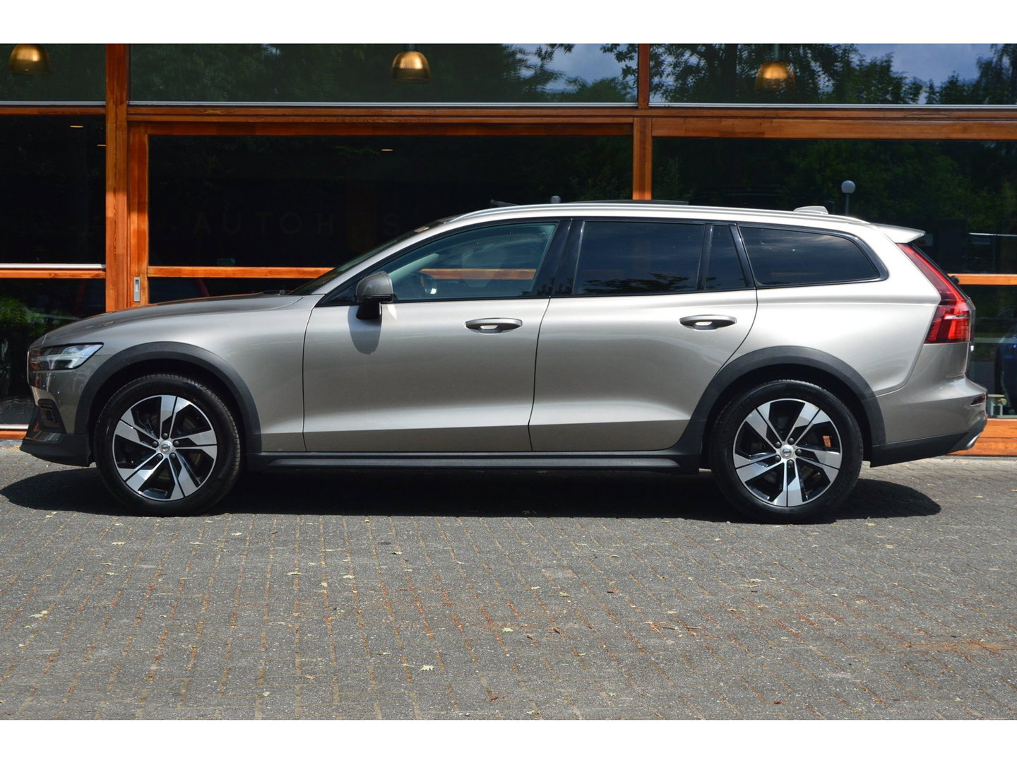 Volvo V60 Cross Country D4 AWD Intro Edition | Head-Up | Panoramadak | Harman/Kardon | Stoel + Stuur Verwarming | BLIS |