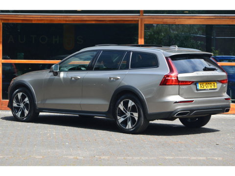 Volvo V60 Cross Country D4 AWD Intro Edition | Head-Up | Panoramadak | Harman/Kardon | Stoel + Stuur Verwarming | BLIS |