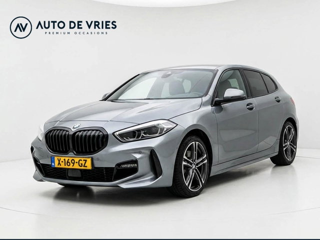 BMW 1 Serie - 118i Automaat M Sport | Sportstoelen | Carplay | 18" LMV | Trekhaak