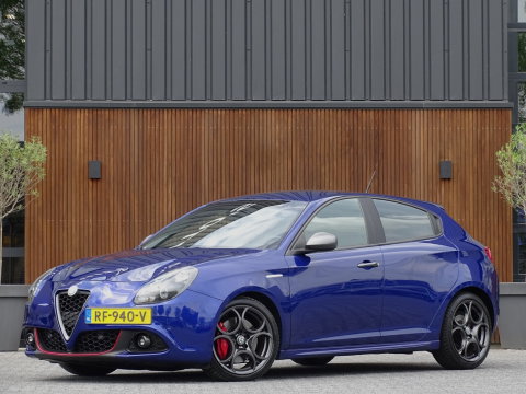 Alfa Romeo Giulietta 1.4 T 170PK MultiAir Super / luxe pakket / LED *NAP*