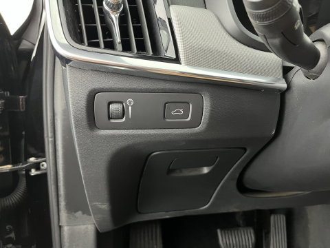 Volvo V90 2.0 D5 AWD Inscription Aut. *PANO | LEATHER | FULL-LED | BOWERS&WILKINS | MEMORY-PACK | BLIS | HEAD-UP | CAMERA | KEYLESS | DIGI-COCKPIT | NAVI-FULLMAP | PRIVACY-GLASS | HEATED/VENTILATED-SPORTSEATS | TOWBAR | 20''