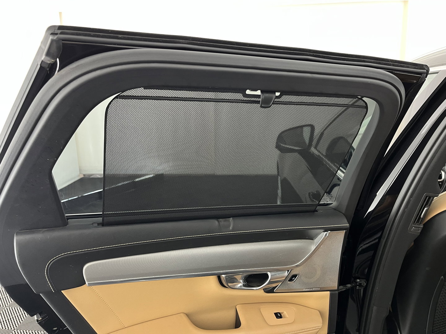 Volvo V90 2.0 D5 AWD Inscription Aut. *PANO | LEATHER | FULL-LED | BOWERS&WILKINS | MEMORY-PACK | BLIS | HEAD-UP | CAMERA | KEYLESS | DIGI-COCKPIT | NAVI-FULLMAP | PRIVACY-GLASS | HEATED/VENTILATED-SPORTSEATS | TOWBAR | 20''
