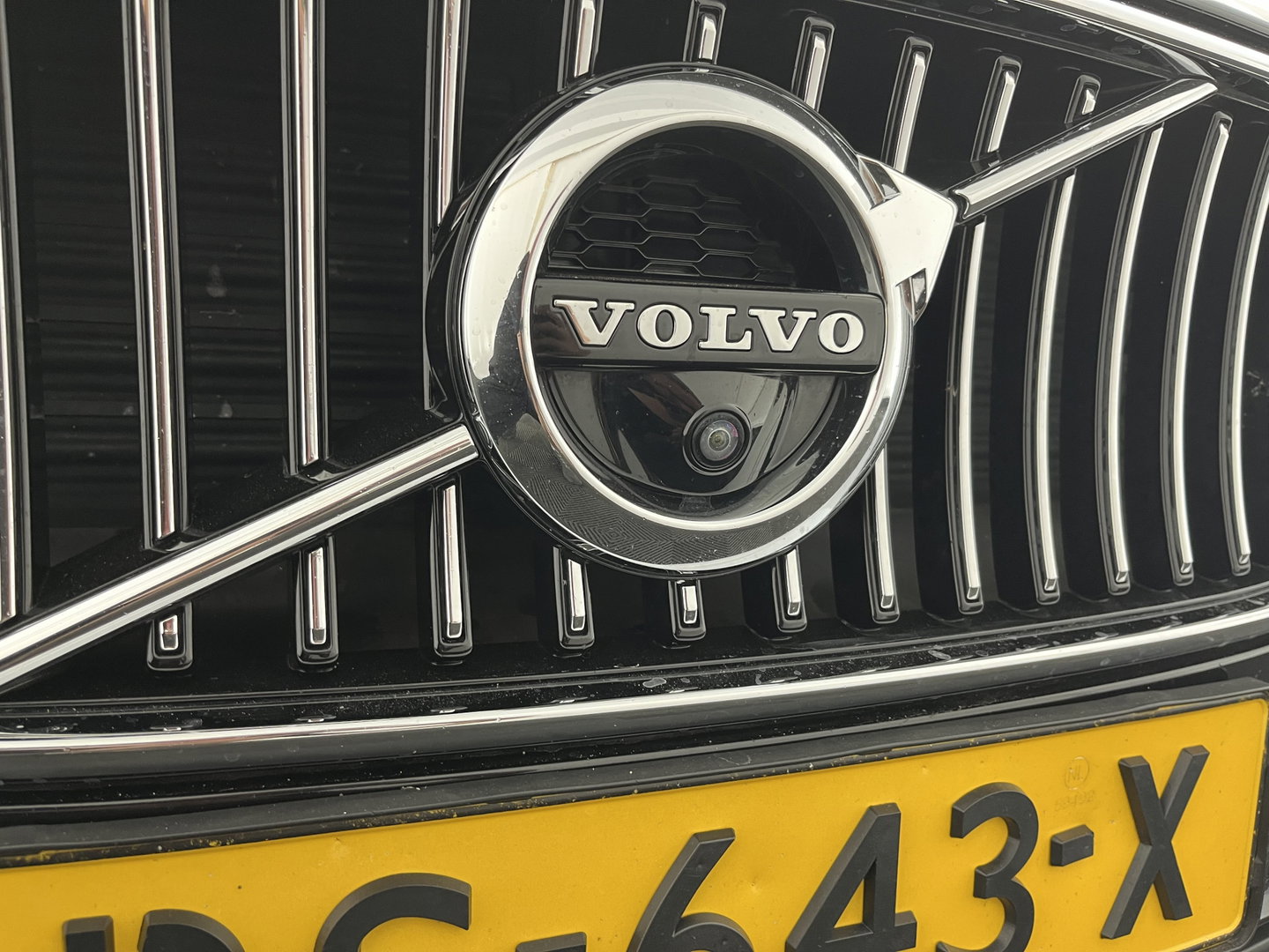 Volvo V90 2.0 D5 AWD Inscription Aut. *PANO | LEATHER | FULL-LED | BOWERS&WILKINS | MEMORY-PACK | BLIS | HEAD-UP | CAMERA | KEYLESS | DIGI-COCKPIT | NAVI-FULLMAP | PRIVACY-GLASS | HEATED/VENTILATED-SPORTSEATS | TOWBAR | 20''