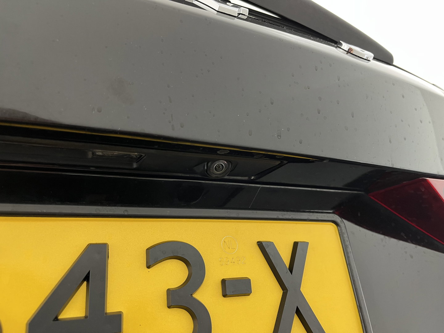 Volvo V90 2.0 D5 AWD Inscription Aut. *PANO | LEATHER | FULL-LED | BOWERS&WILKINS | MEMORY-PACK | BLIS | HEAD-UP | CAMERA | KEYLESS | DIGI-COCKPIT | NAVI-FULLMAP | PRIVACY-GLASS | HEATED/VENTILATED-SPORTSEATS | TOWBAR | 20''
