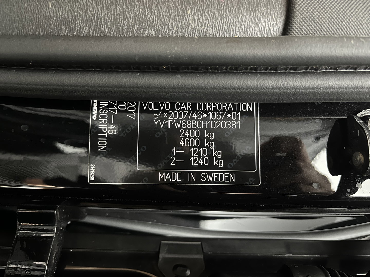 Volvo V90 2.0 D5 AWD Inscription Aut. *PANO | LEATHER | FULL-LED | BOWERS&WILKINS | MEMORY-PACK | BLIS | HEAD-UP | CAMERA | KEYLESS | DIGI-COCKPIT | NAVI-FULLMAP | PRIVACY-GLASS | HEATED/VENTILATED-SPORTSEATS | TOWBAR | 20''