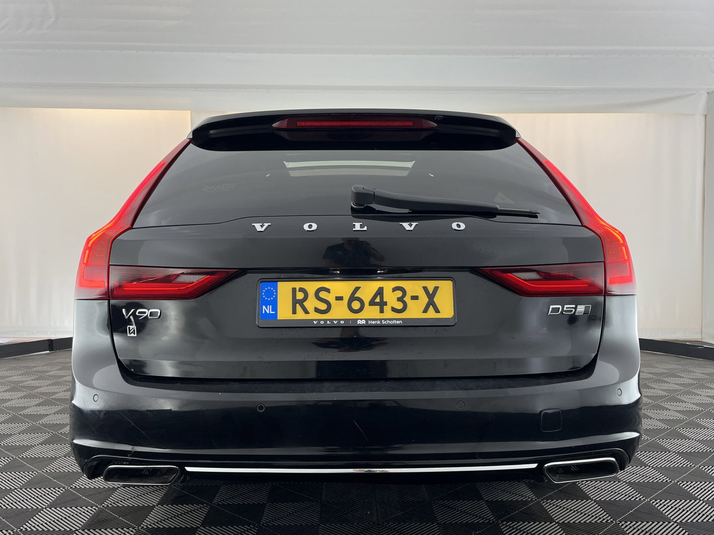 Volvo V90 2.0 D5 AWD Inscription Aut. *PANO | LEATHER | FULL-LED | BOWERS&WILKINS | MEMORY-PACK | BLIS | HEAD-UP | CAMERA | KEYLESS | DIGI-COCKPIT | NAVI-FULLMAP | PRIVACY-GLASS | HEATED/VENTILATED-SPORTSEATS | TOWBAR | 20''