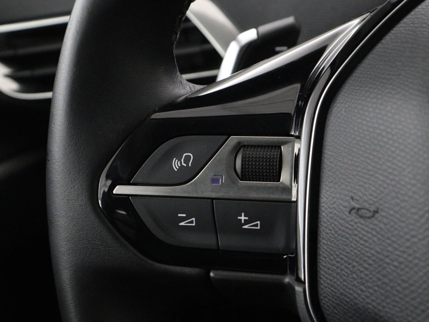 Peugeot 3008 1.6 HYbrid 225 Allure | SOH 97,7% | Half leder | Carplay | Camera | Navigatie | Side Assist | Cruise control | Bluetooth | Climate control | 18'' | Parkeerhulp | PHEV | Plug In