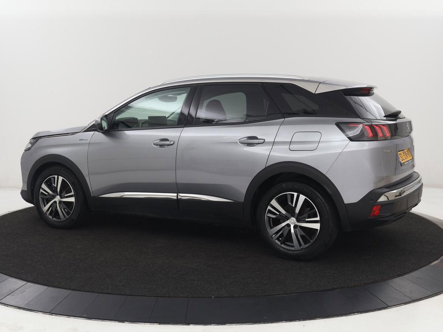 Peugeot 3008 1.6 HYbrid 225 Allure | SOH 97,7% | Half leder | Carplay | Camera | Navigatie | Side Assist | Cruise control | Bluetooth | Climate control | 18'' | Parkeerhulp | PHEV | Plug In