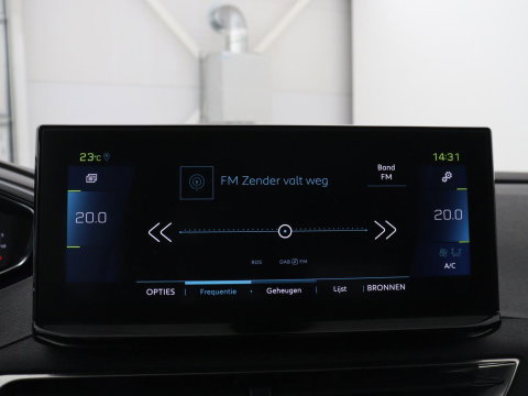 Peugeot 3008 1.6 HYbrid 225 Allure | SOH 97,7% | Half leder | Carplay | Camera | Navigatie | Side Assist | Cruise control | Bluetooth | Climate control | 18'' | Parkeerhulp | PHEV | Plug In
