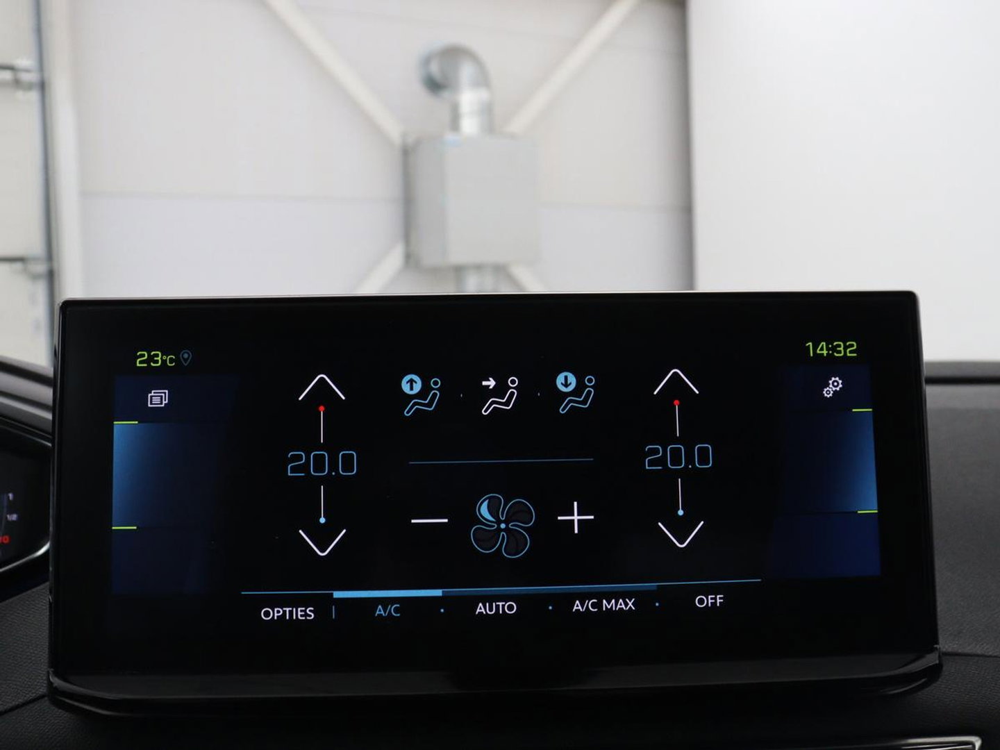 Peugeot 3008 1.6 HYbrid 225 Allure | SOH 97,7% | Half leder | Carplay | Camera | Navigatie | Side Assist | Cruise control | Bluetooth | Climate control | 18'' | Parkeerhulp | PHEV | Plug In
