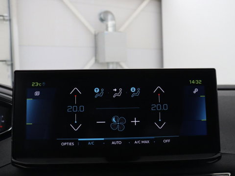 Peugeot 3008 1.6 HYbrid 225 Allure | SOH 97,7% | Half leder | Carplay | Camera | Navigatie | Side Assist | Cruise control | Bluetooth | Climate control | 18'' | Parkeerhulp | PHEV | Plug In