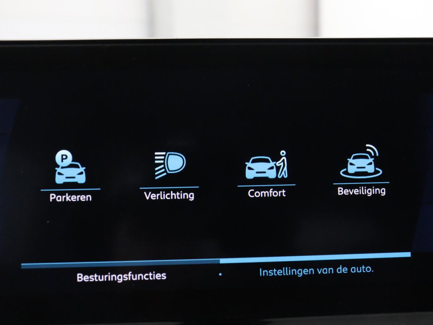 Peugeot 3008 1.6 HYbrid 225 Allure | SOH 97,7% | Half leder | Carplay | Camera | Navigatie | Side Assist | Cruise control | Bluetooth | Climate control | 18'' | Parkeerhulp | PHEV | Plug In