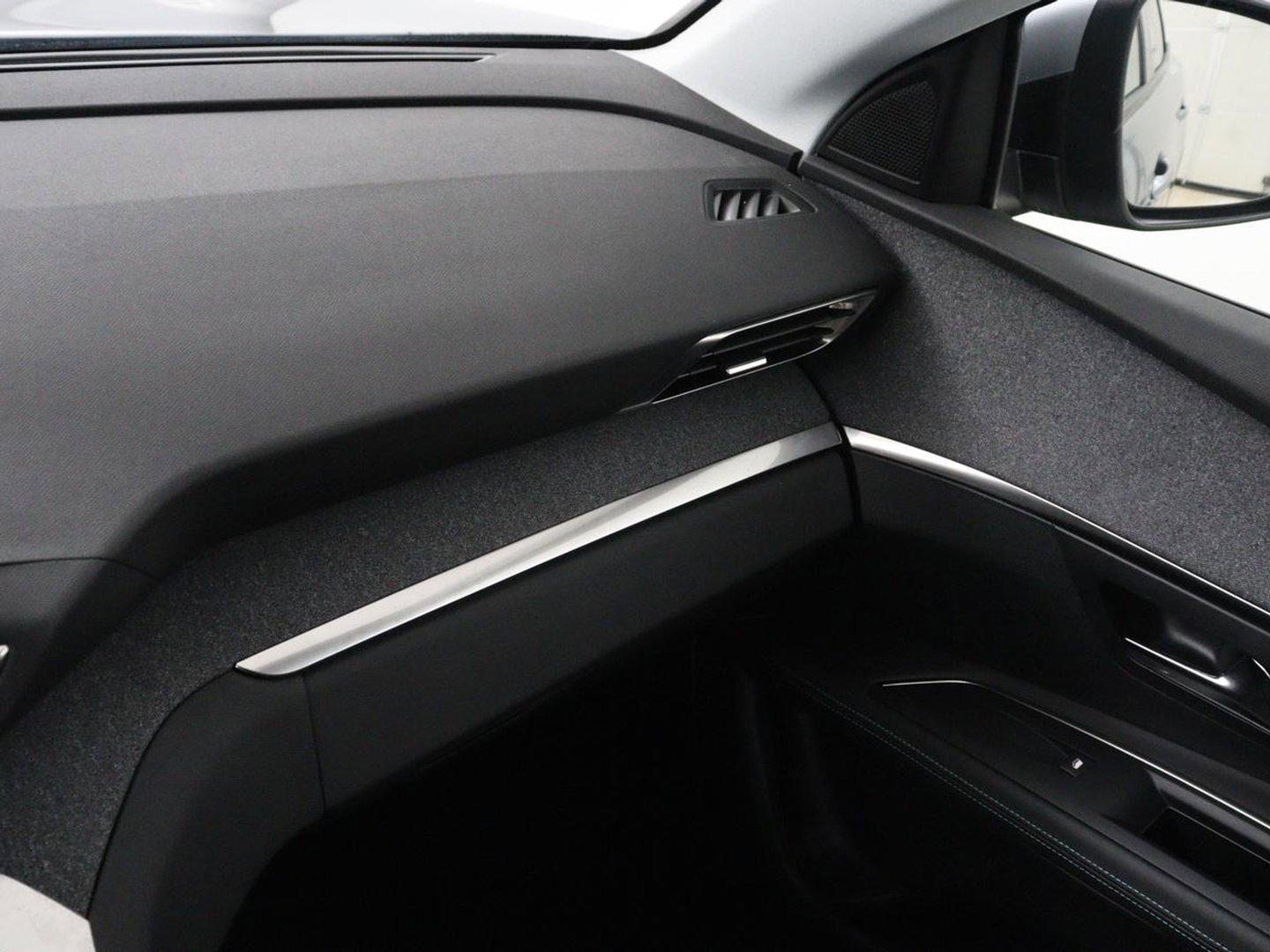 Peugeot 3008 1.6 HYbrid 225 Allure | SOH 97,7% | Half leder | Carplay | Camera | Navigatie | Side Assist | Cruise control | Bluetooth | Climate control | 18'' | Parkeerhulp | PHEV | Plug In