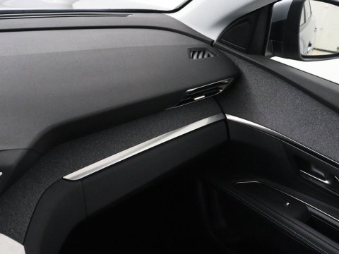 Peugeot 3008 1.6 HYbrid 225 Allure | SOH 97,7% | Half leder | Carplay | Camera | Navigatie | Side Assist | Cruise control | Bluetooth | Climate control | 18'' | Parkeerhulp | PHEV | Plug In