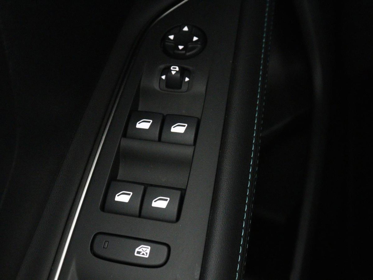 Peugeot 3008 1.6 HYbrid 225 Allure | SOH 97,7% | Half leder | Carplay | Camera | Navigatie | Side Assist | Cruise control | Bluetooth | Climate control | 18'' | Parkeerhulp | PHEV | Plug In