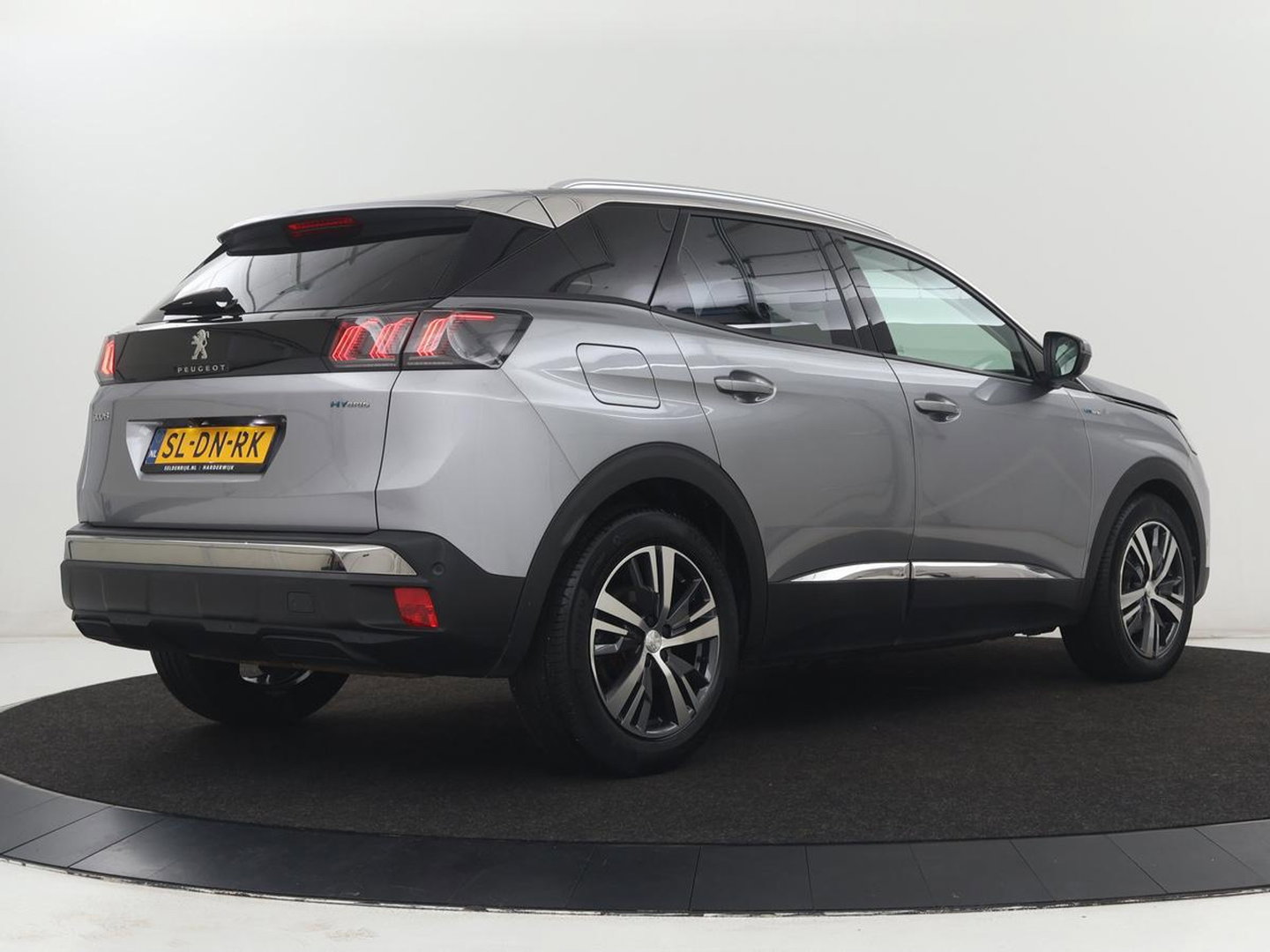 Peugeot 3008 1.6 HYbrid 225 Allure | SOH 97,7% | Half leder | Carplay | Camera | Navigatie | Side Assist | Cruise control | Bluetooth | Climate control | 18'' | Parkeerhulp | PHEV | Plug In
