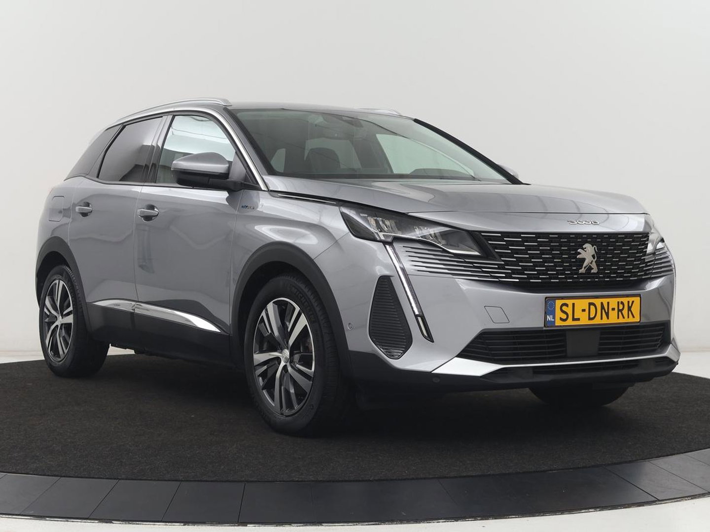 Peugeot 3008 1.6 HYbrid 225 Allure | SOH 97,7% | Half leder | Carplay | Camera | Navigatie | Side Assist | Cruise control | Bluetooth | Climate control | 18'' | Parkeerhulp | PHEV | Plug In