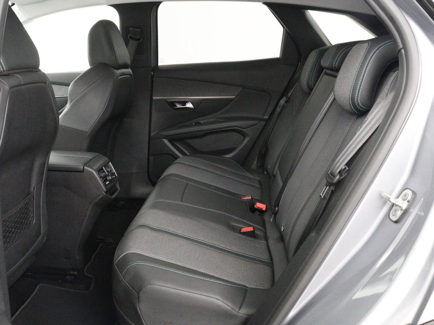 Peugeot 3008 1.6 HYbrid 225 Allure | SOH 97,7% | Half leder | Carplay | Camera | Navigatie | Side Assist | Cruise control | Bluetooth | Climate control | 18'' | Parkeerhulp | PHEV | Plug In