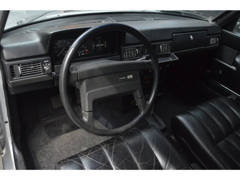 Volvo 265 GL Origineel Nederlands | 7 persoons | Automaat| Derde eigenaar | Leder | Stoelverwarming | UNIEK