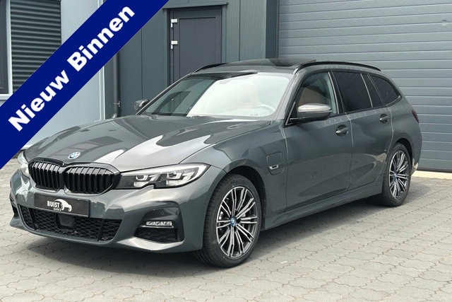 BMW 3 Serie - Touring 330e xDrive 293pk M-Sport PANO M-STOELEN LEER KEYLESS