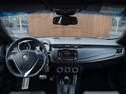 Alfa Romeo Giulietta 1.4 T 170PK MultiAir Super / luxe pakket / LED *NAP*
