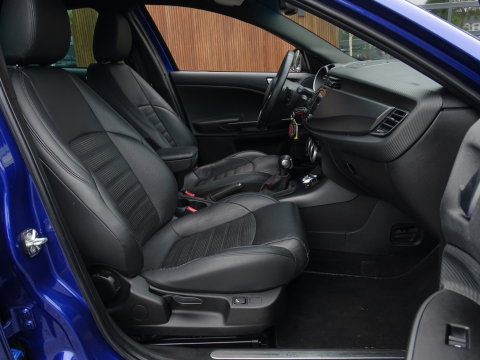 Alfa Romeo Giulietta 1.4 T 170PK MultiAir Super / luxe pakket / LED *NAP*