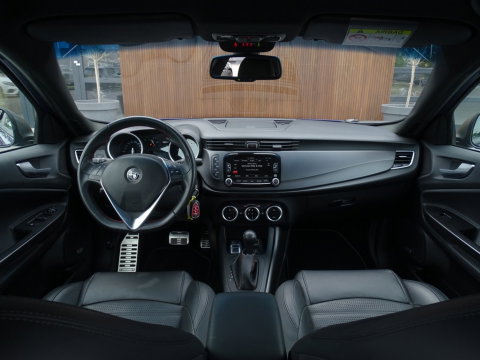 Alfa Romeo Giulietta 1.4 T 170PK MultiAir Super / luxe pakket / LED *NAP*