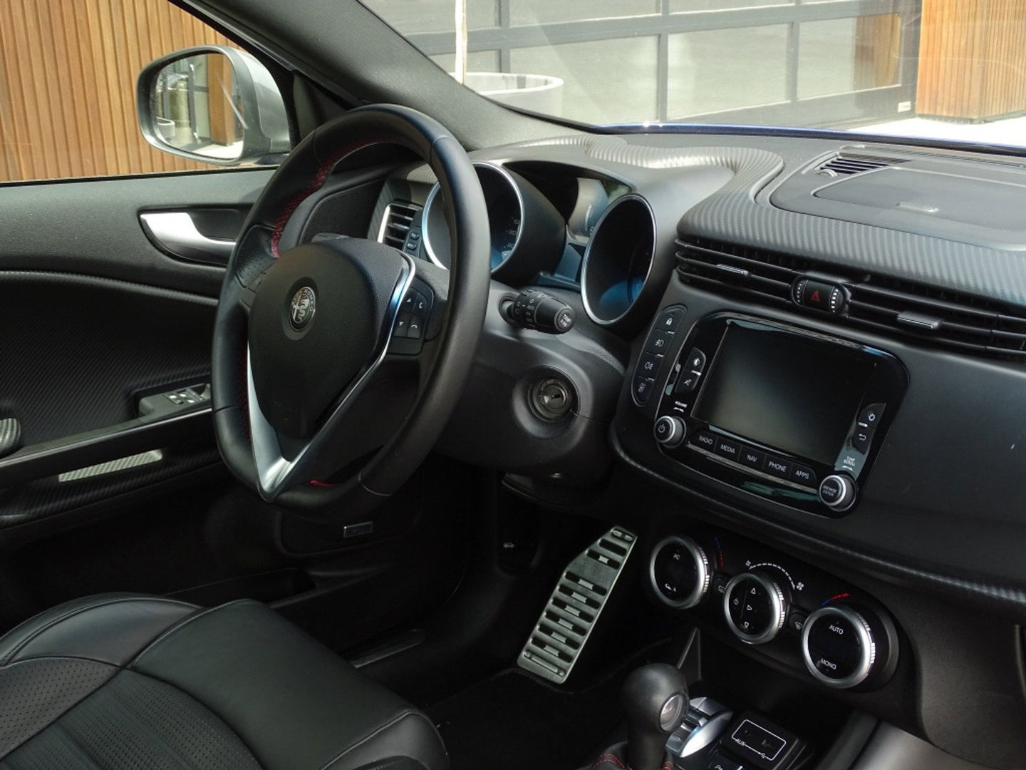 Alfa Romeo Giulietta 1.4 T 170PK MultiAir Super / luxe pakket / LED *NAP*