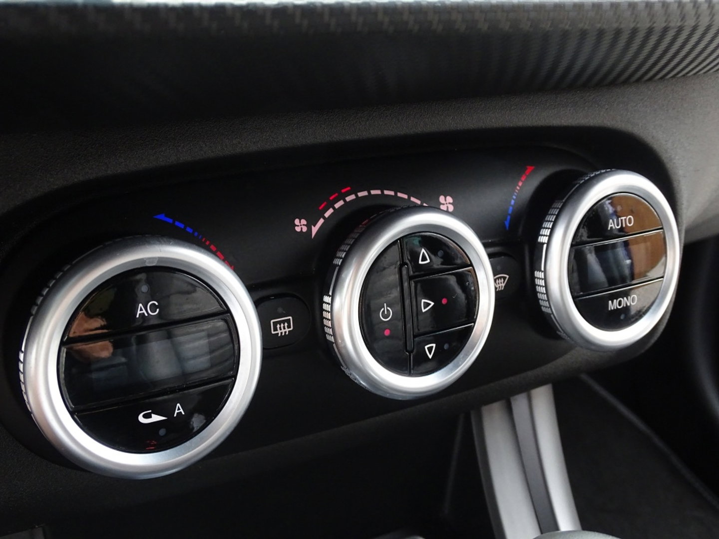 Alfa Romeo Giulietta 1.4 T 170PK MultiAir Super / luxe pakket / LED *NAP*