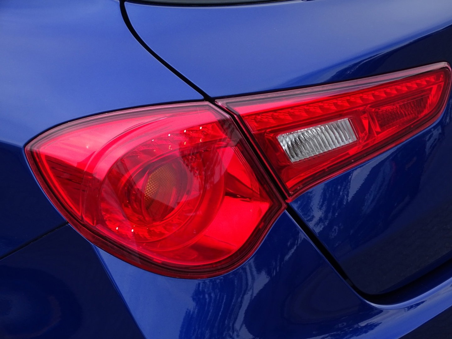 Alfa Romeo Giulietta 1.4 T 170PK MultiAir Super / luxe pakket / LED *NAP*