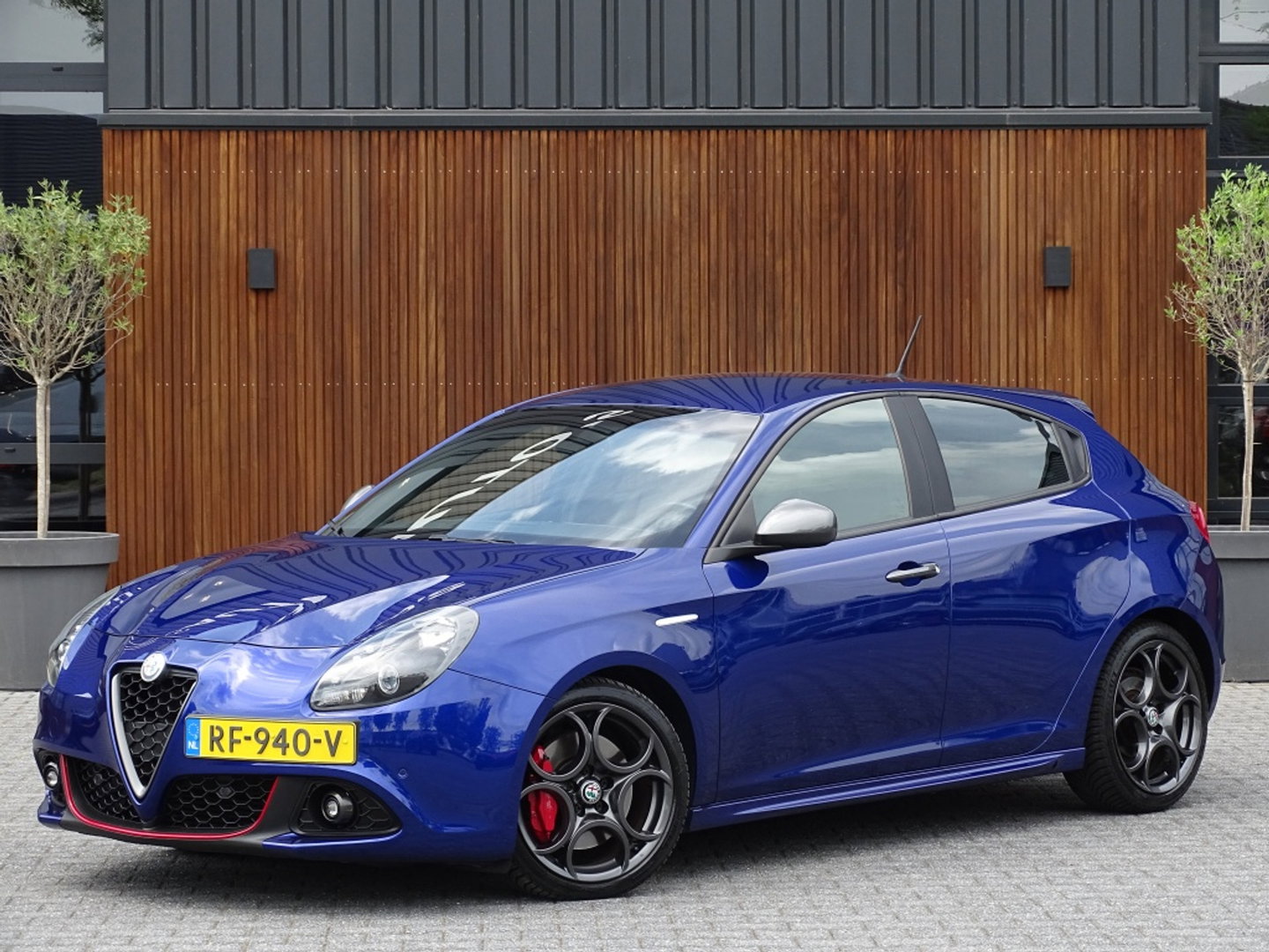 Alfa Romeo Giulietta 1.4 T 170PK MultiAir Super / luxe pakket / LED *NAP*