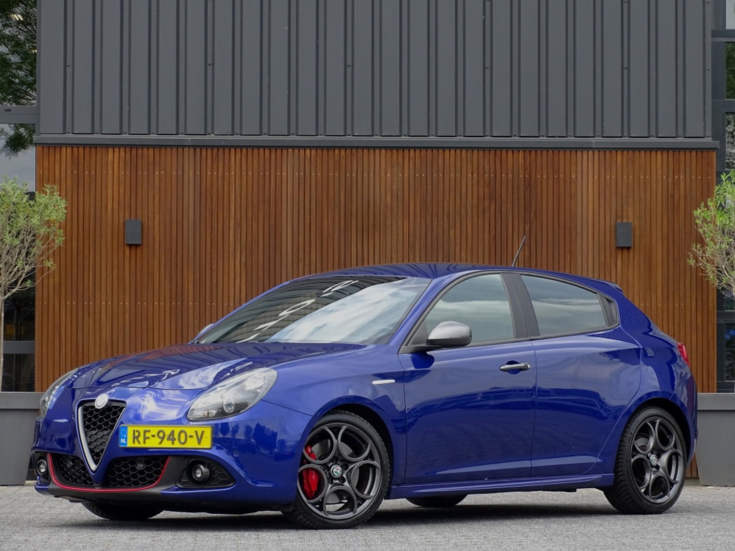 Alfa Romeo Giulietta 1.4 T 170PK MultiAir Super / luxe pakket / LED *NAP*