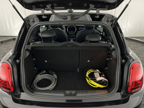 MINI Electric Yours 33 kWh [ 3-Fase ] {SOH-97%} (INCL-BTW) Aut. *HEATPUMP | PANO | LEATHER | DIGI-COCKPIT | HEAD-UP | FULL-LED | NAVI-FULLMAP | HEATED-SPORTSEATS | DAB | CRUISE | HARMAN/KARDON | CAMERA | KEYLESS | AMBIENTLIGHT | 17"ALU*