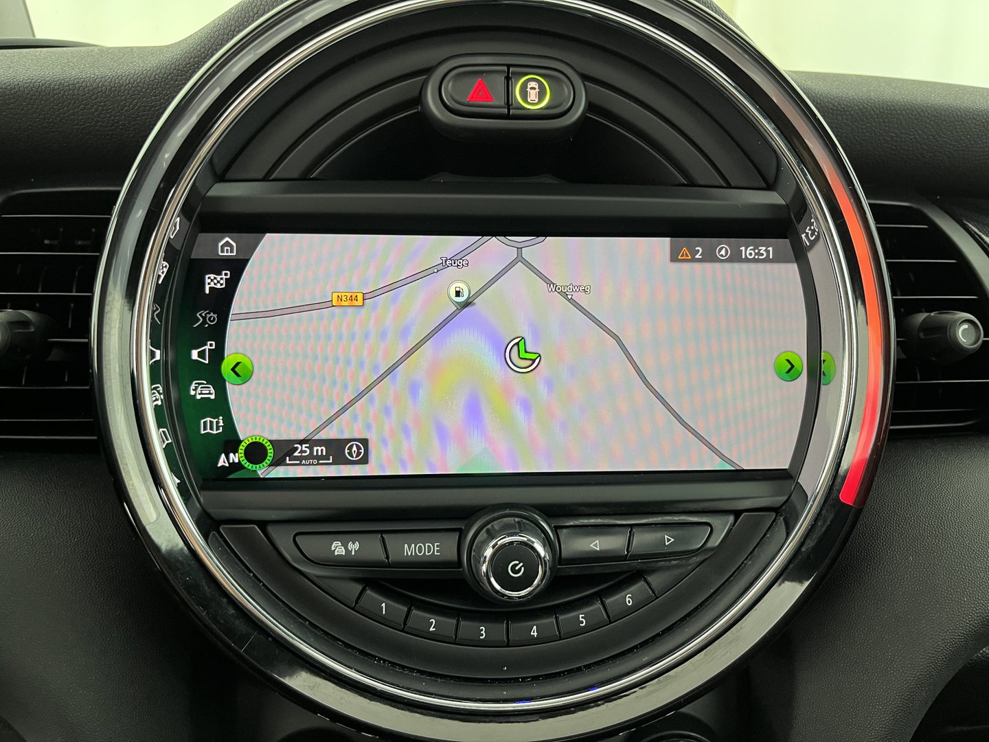 MINI Electric Yours 33 kWh [ 3-Fase ] {SOH-97%} (INCL-BTW) Aut. *HEATPUMP | PANO | LEATHER | DIGI-COCKPIT | HEAD-UP | FULL-LED | NAVI-FULLMAP | HEATED-SPORTSEATS | DAB | CRUISE | HARMAN/KARDON | CAMERA | KEYLESS | AMBIENTLIGHT | 17"ALU*