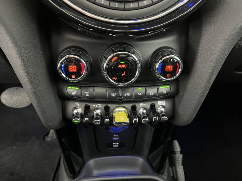 MINI Electric Yours 33 kWh [ 3-Fase ] {SOH-97%} (INCL-BTW) Aut. *HEATPUMP | PANO | LEATHER | DIGI-COCKPIT | HEAD-UP | FULL-LED | NAVI-FULLMAP | HEATED-SPORTSEATS | DAB | CRUISE | HARMAN/KARDON | CAMERA | KEYLESS | AMBIENTLIGHT | 17"ALU*
