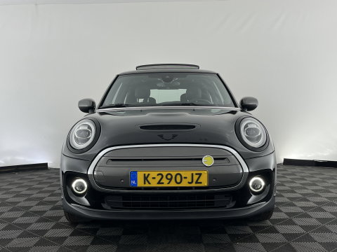 MINI Electric Yours 33 kWh [ 3-Fase ] {SOH-97%} (INCL-BTW) Aut. *HEATPUMP | PANO | LEATHER | DIGI-COCKPIT | HEAD-UP | FULL-LED | NAVI-FULLMAP | HEATED-SPORTSEATS | DAB | CRUISE | HARMAN/KARDON | CAMERA | KEYLESS | AMBIENTLIGHT | 17"ALU*