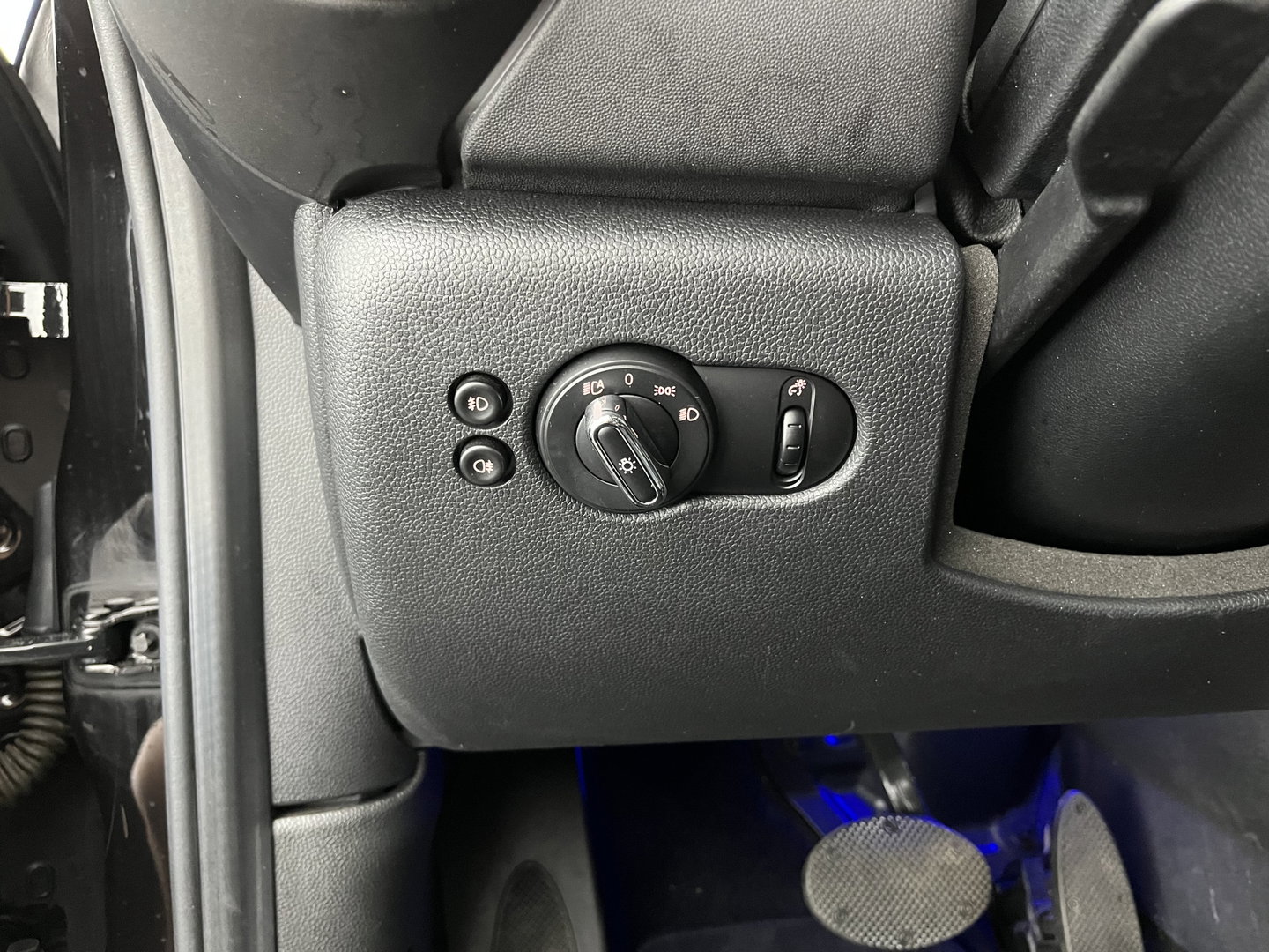 MINI Electric Yours 33 kWh [ 3-Fase ] {SOH-97%} (INCL-BTW) Aut. *HEATPUMP | PANO | LEATHER | DIGI-COCKPIT | HEAD-UP | FULL-LED | NAVI-FULLMAP | HEATED-SPORTSEATS | DAB | CRUISE | HARMAN/KARDON | CAMERA | KEYLESS | AMBIENTLIGHT | 17"ALU*