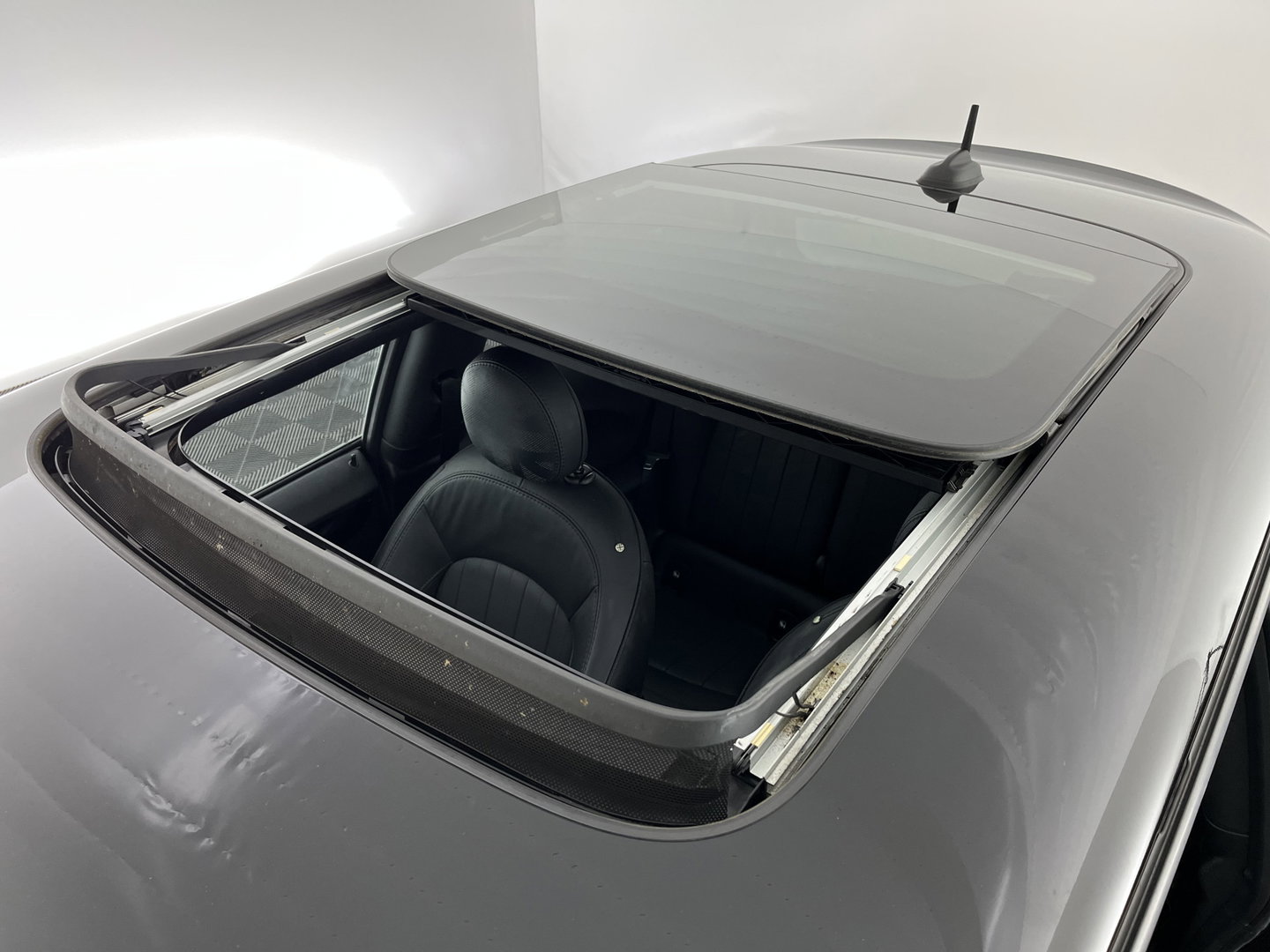 MINI Electric Yours 33 kWh [ 3-Fase ] {SOH-97%} (INCL-BTW) Aut. *HEATPUMP | PANO | LEATHER | DIGI-COCKPIT | HEAD-UP | FULL-LED | NAVI-FULLMAP | HEATED-SPORTSEATS | DAB | CRUISE | HARMAN/KARDON | CAMERA | KEYLESS | AMBIENTLIGHT | 17"ALU*