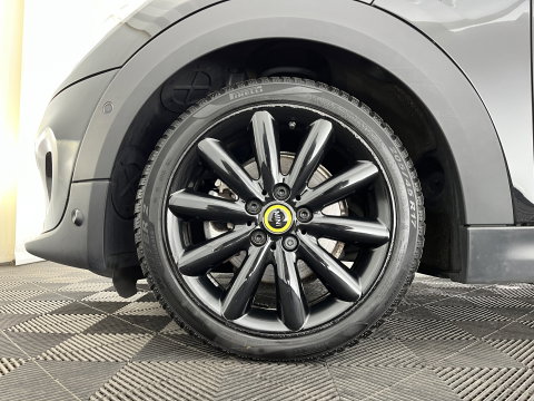 MINI Electric Yours 33 kWh [ 3-Fase ] {SOH-97%} (INCL-BTW) Aut. *HEATPUMP | PANO | LEATHER | DIGI-COCKPIT | HEAD-UP | FULL-LED | NAVI-FULLMAP | HEATED-SPORTSEATS | DAB | CRUISE | HARMAN/KARDON | CAMERA | KEYLESS | AMBIENTLIGHT | 17"ALU*