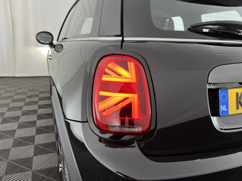MINI Electric Yours 33 kWh [ 3-Fase ] {SOH-97%} (INCL-BTW) Aut. *HEATPUMP | PANO | LEATHER | DIGI-COCKPIT | HEAD-UP | FULL-LED | NAVI-FULLMAP | HEATED-SPORTSEATS | DAB | CRUISE | HARMAN/KARDON | CAMERA | KEYLESS | AMBIENTLIGHT | 17"ALU*